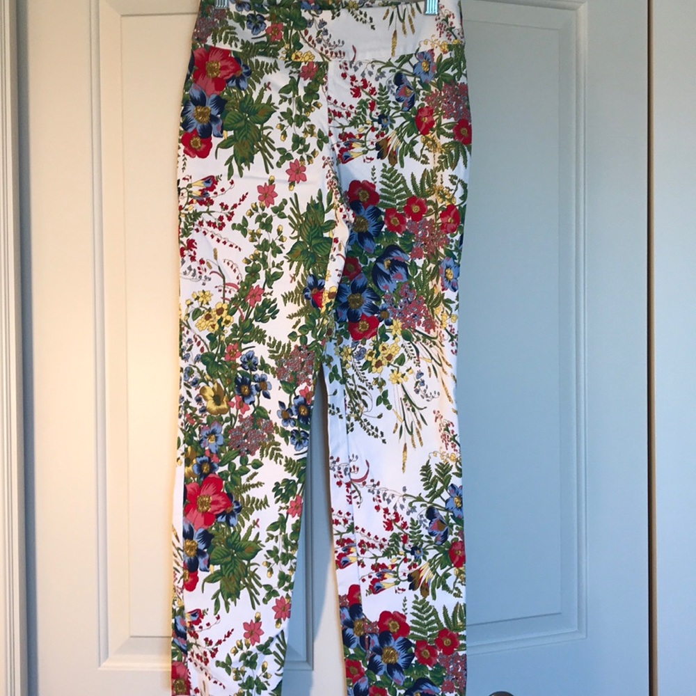 UP!  SZ 8 Bright Floral Fitted Ankle Pants